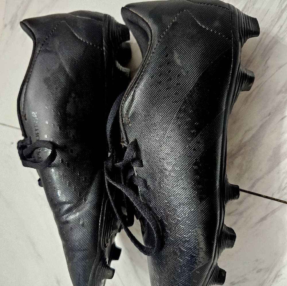 Men's Soccer Cleatsadidas Predator Accuracy.4 FxG Soccer Cleats